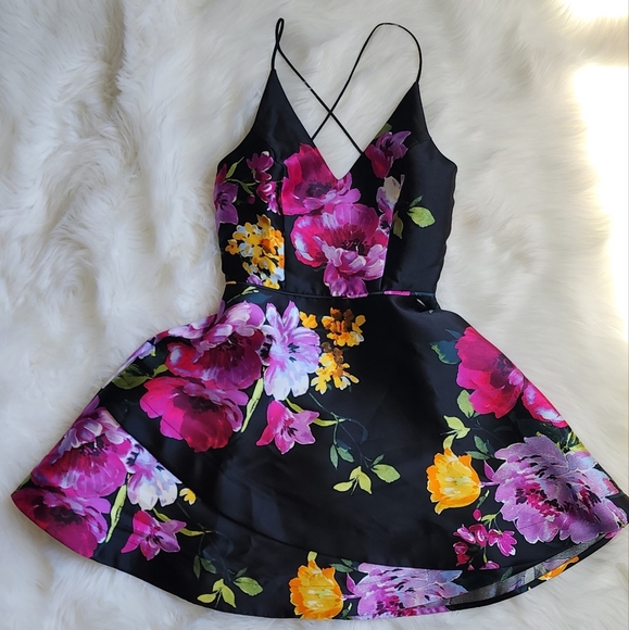 BCX Women's V Neck Mini Party Fit Flare Dress. Size 1 - Picture 4 of 8